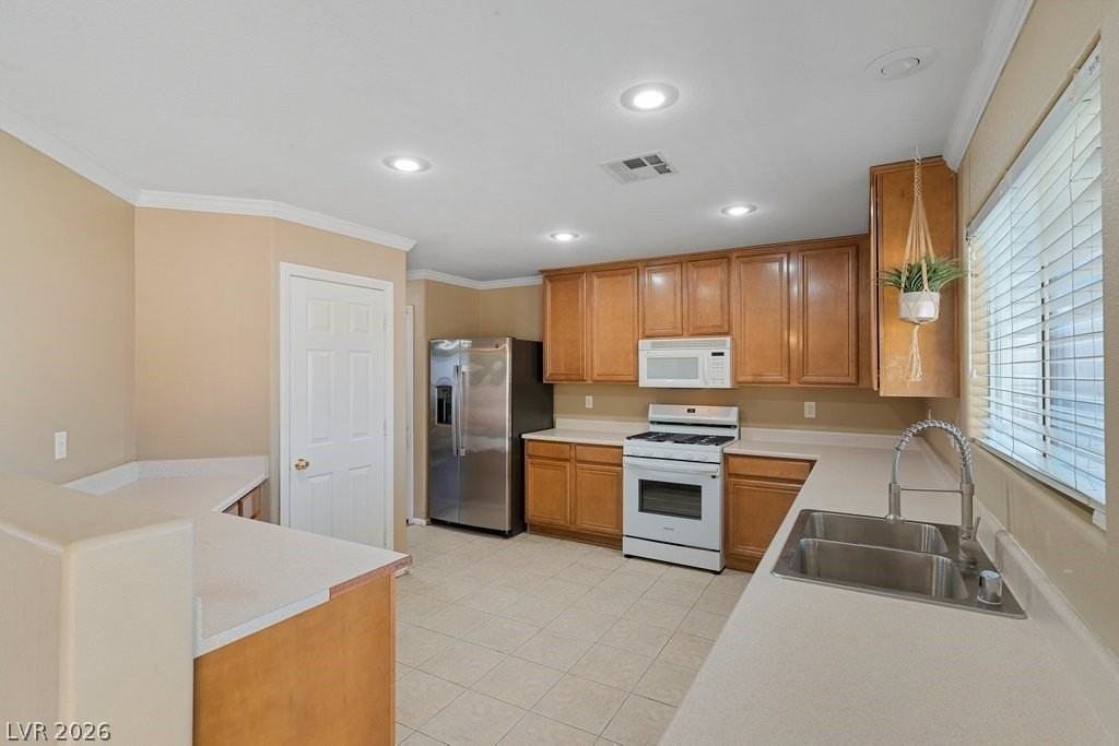 3590 Laguna Veneta Ave - Photo 5 of 36