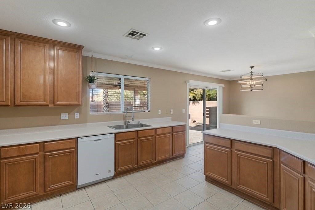 3590 Laguna Veneta Ave - Photo 6 of 36