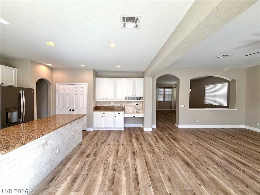 7919 Quiet Canyon St - Photo 6 of 30