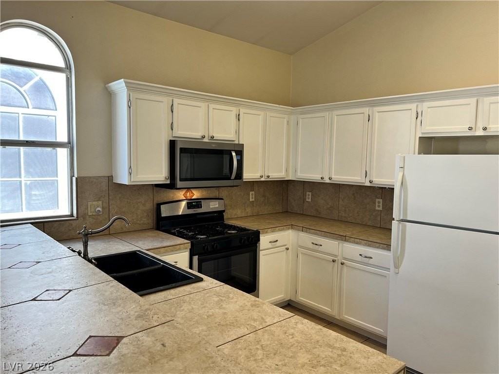 5705 Cliff Point Ct - Photo 7 of 15