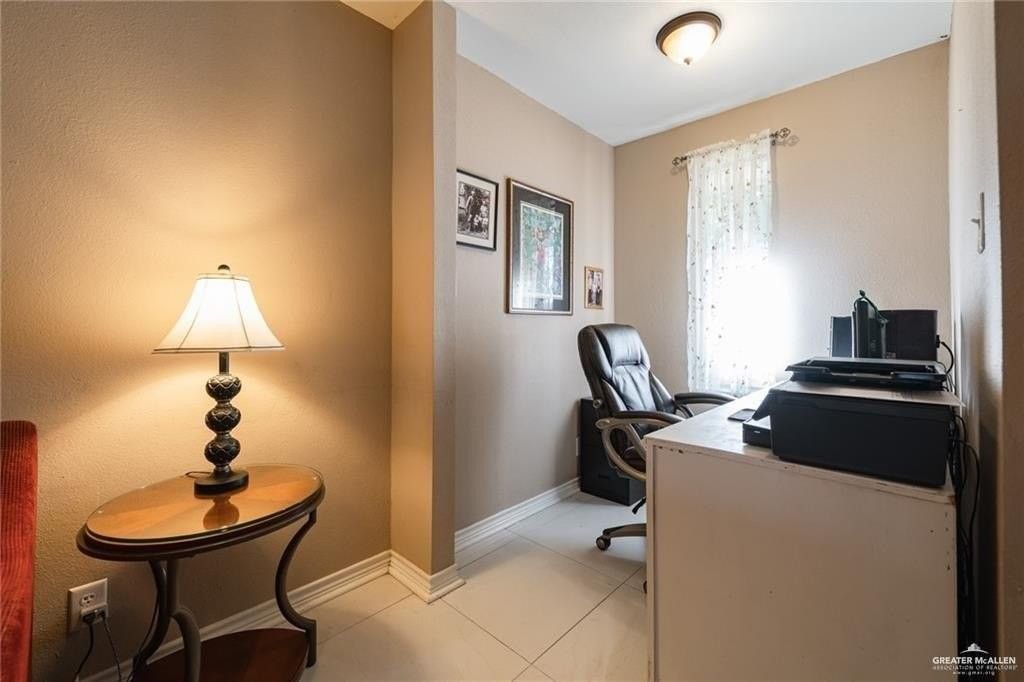 1701 E Campeche Ave - Photo 7 of 38