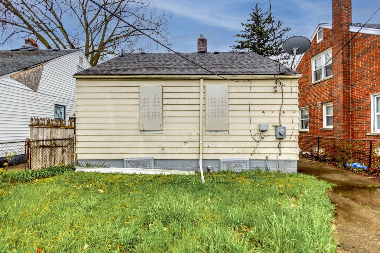 13881 Carlisle St - Photo 2 of 25