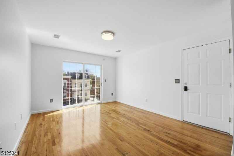 20 Wakeman Ave - Photo 3 of 21