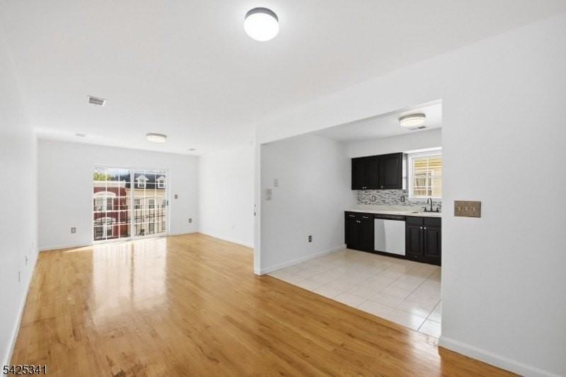 20 Wakeman Ave - Photo 5 of 21