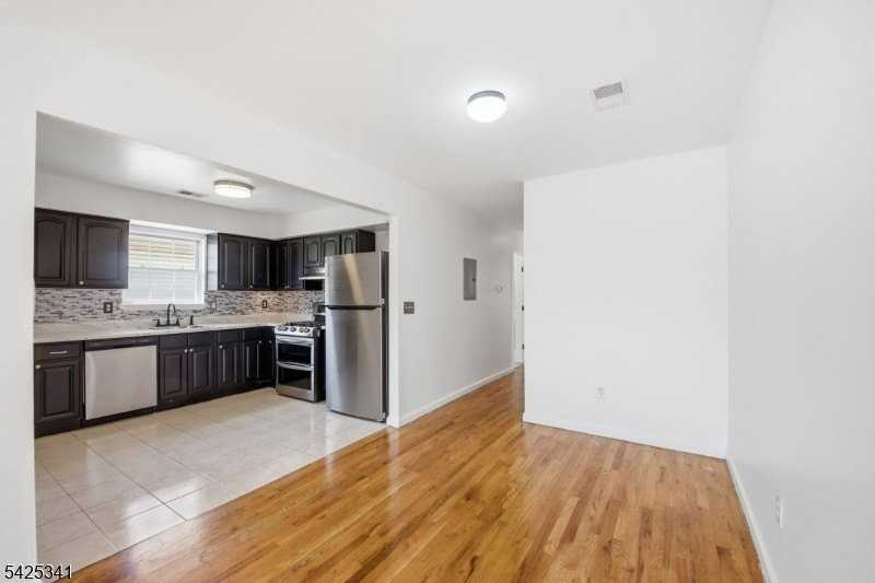 20 Wakeman Ave - Photo 6 of 21