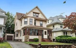 featured image of 4 Claremont Pl #2