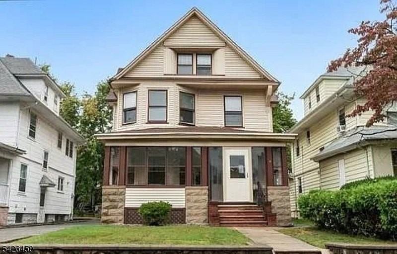 4 Claremont Pl #2 - Photo 2 of 12