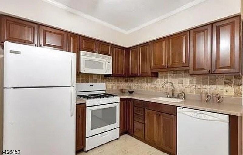 4 Claremont Pl #2 - Photo 5 of 12