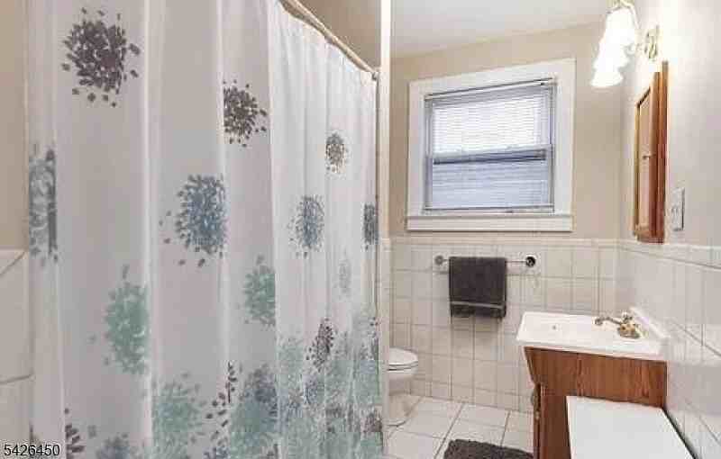 4 Claremont Pl #2 - Photo 7 of 12