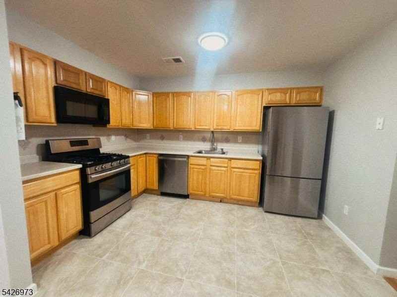 415 S 8th St - Photo 2 of 9