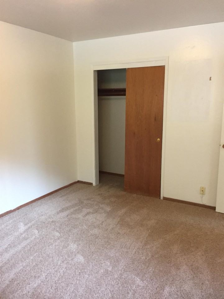 340 Highland - Photo 6 of 9