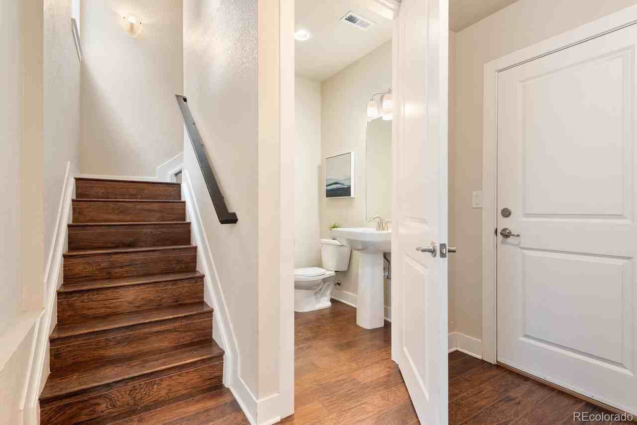 1635 KING ST - Photo 3 of 37