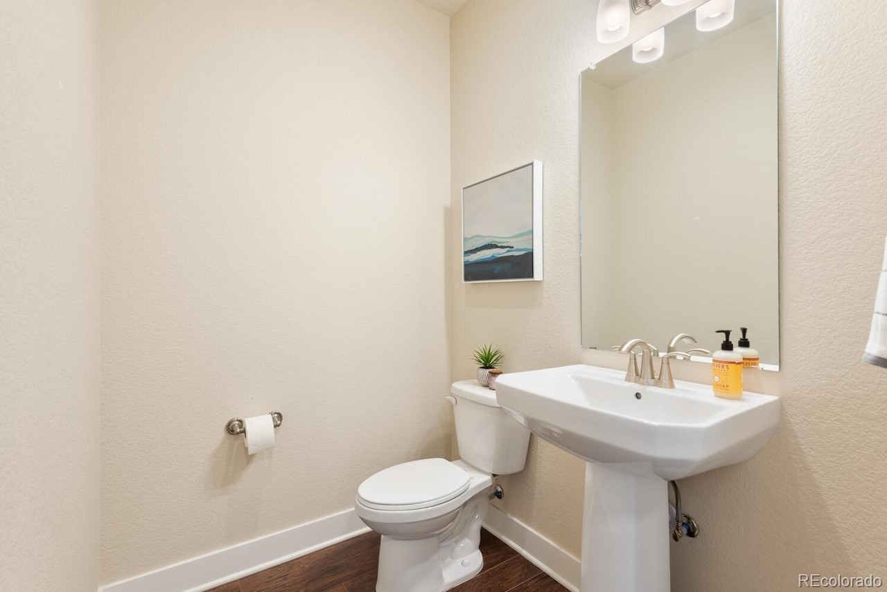 1635 KING ST - Photo 4 of 37