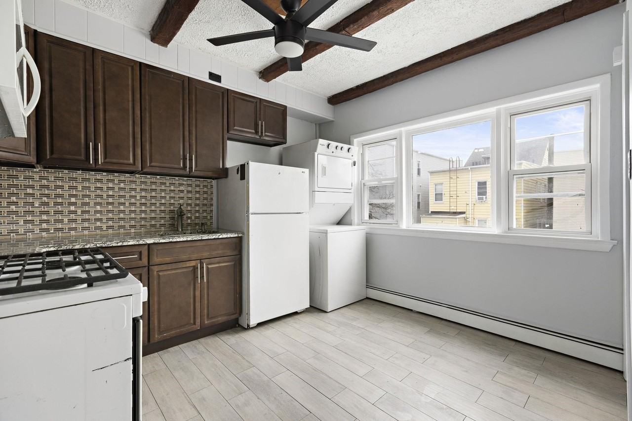 28 E 49th St #2 - Photo 2 of 13