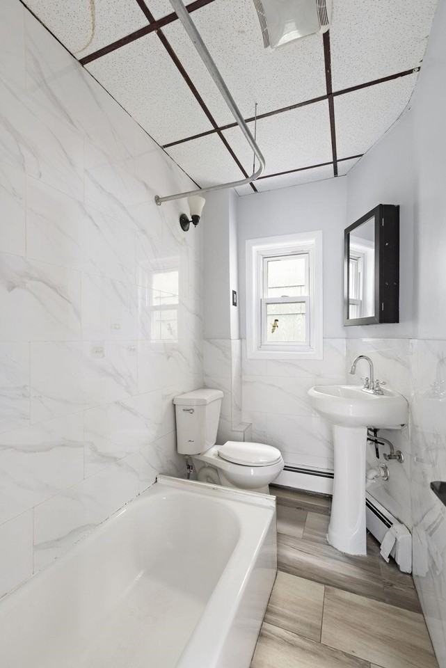 28 E 49th St #2 - Photo 7 of 13