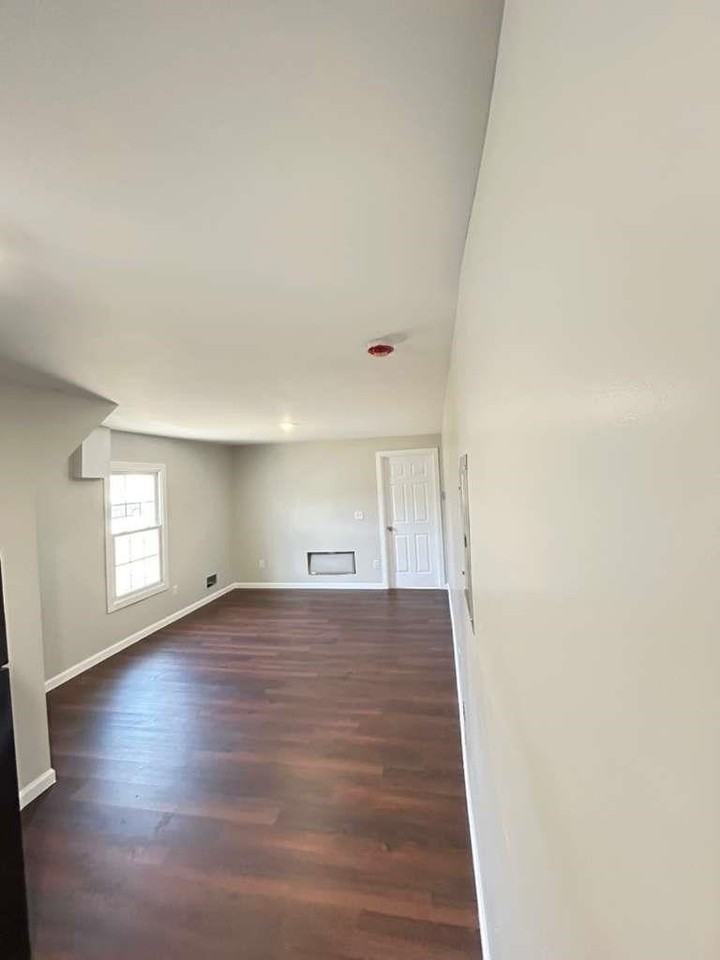 8 Hampton St #B - Photo 2 of 7