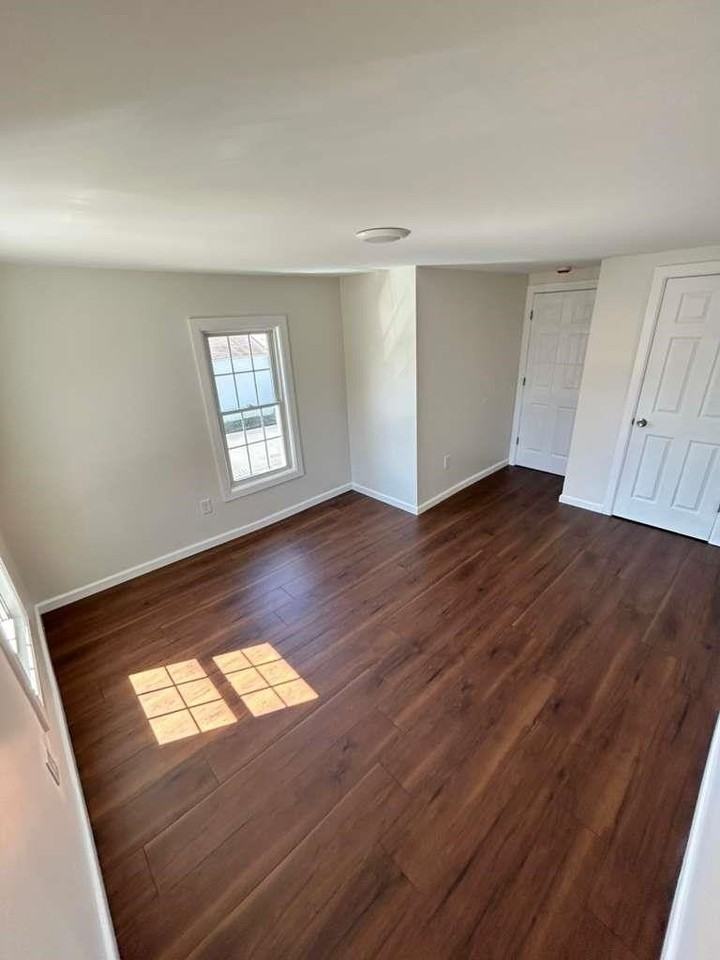 8 Hampton St #B - Photo 3 of 7