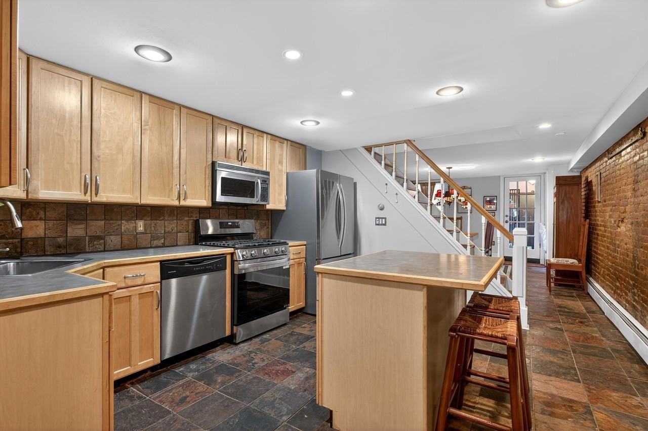 211 4th St #1 - Photo 2 of 24