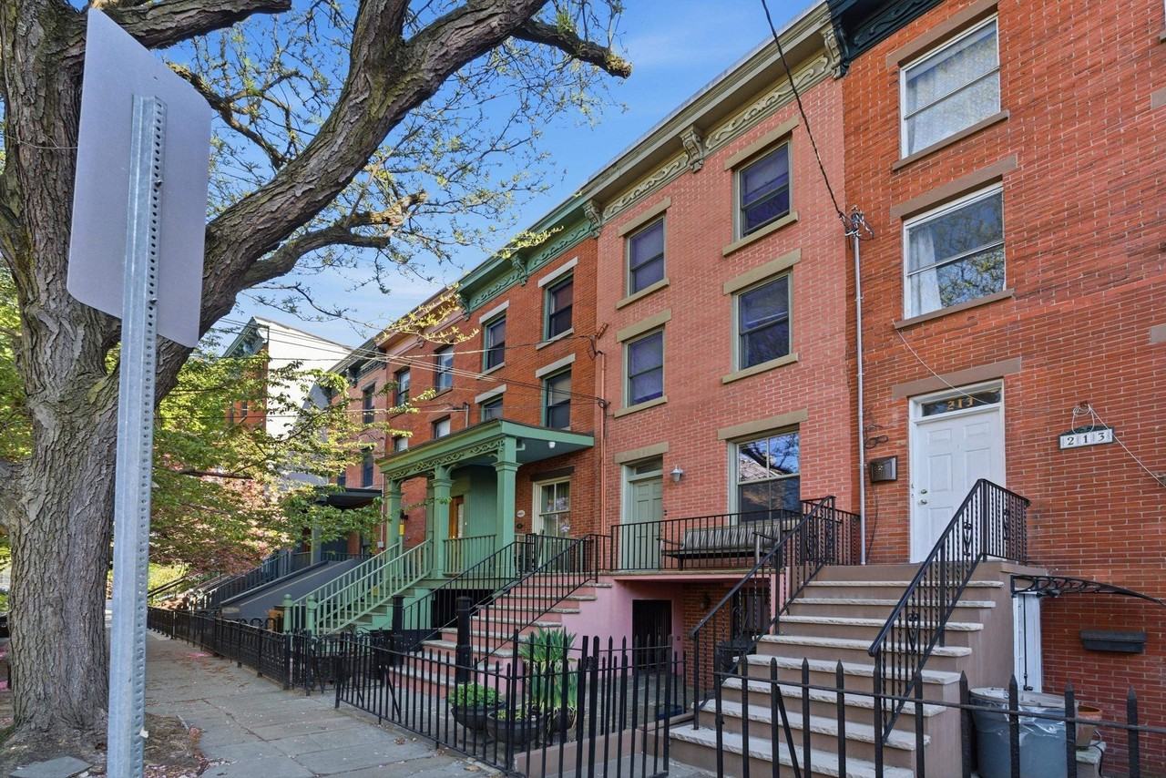 211 4th St #1 - Photo 3 of 24