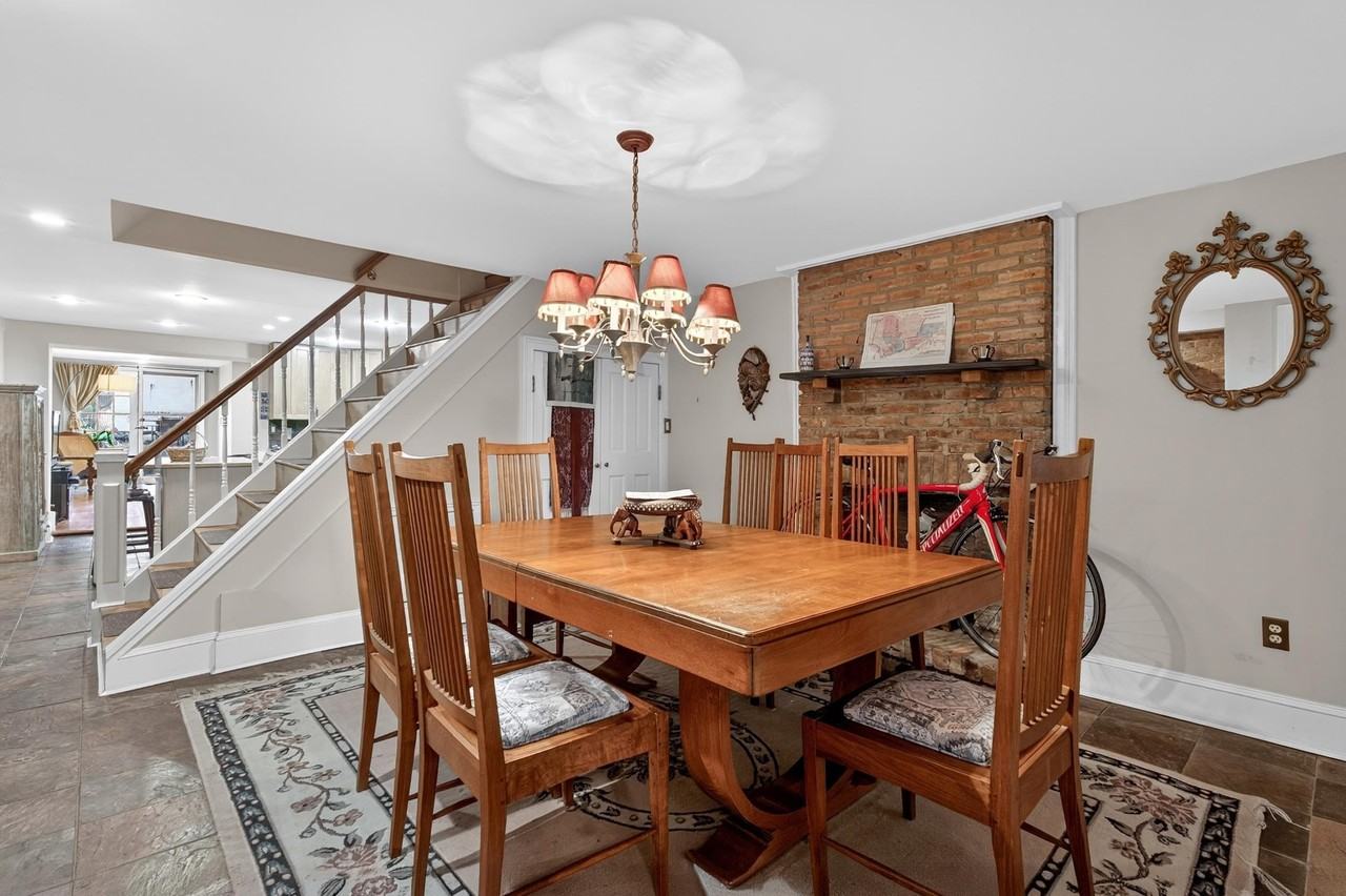 211 4th St #1 - Photo 4 of 24