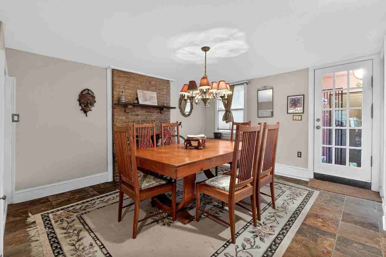 211 4th St #1 - Photo 5 of 24