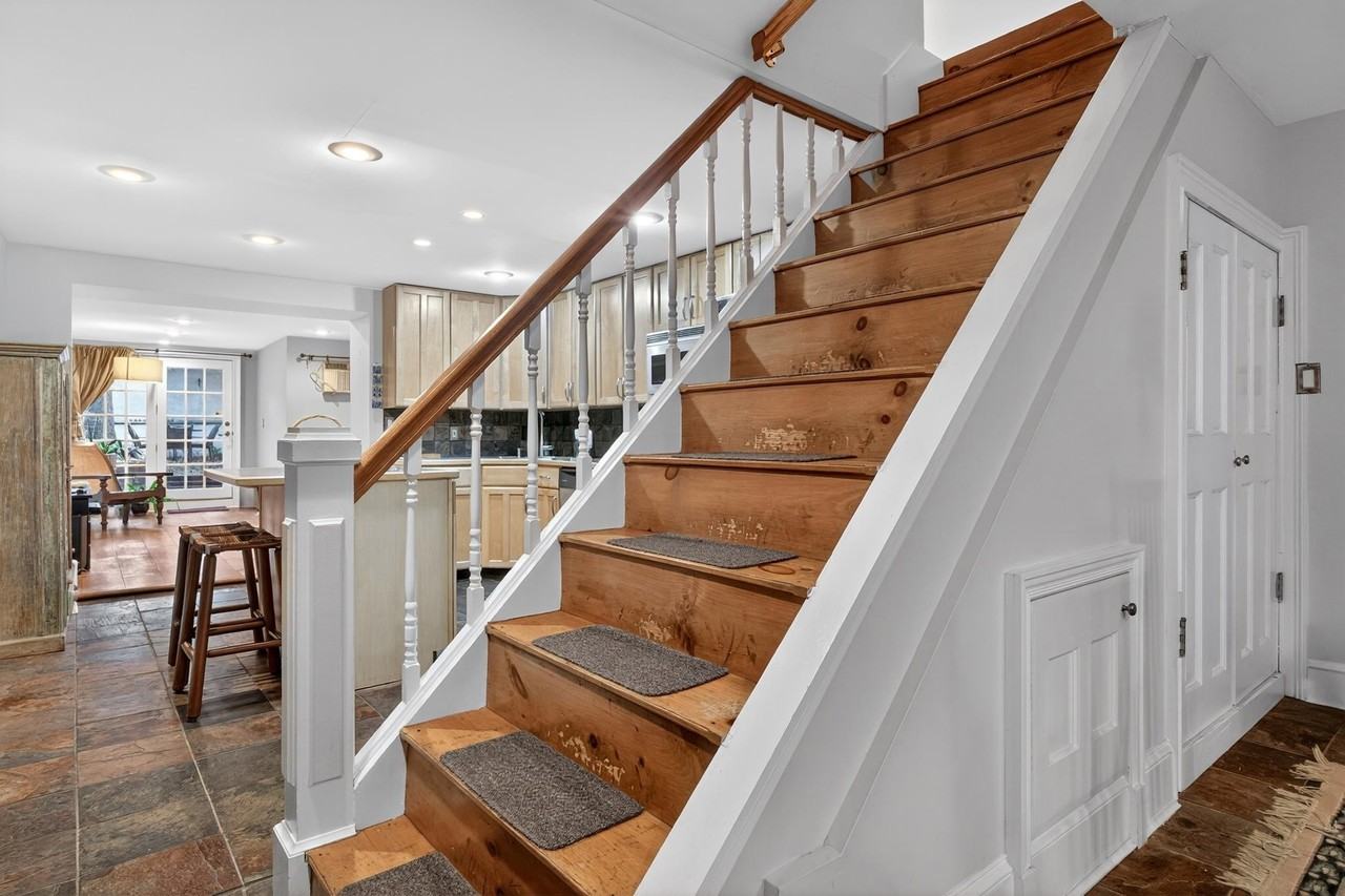 211 4th St #1 - Photo 6 of 24