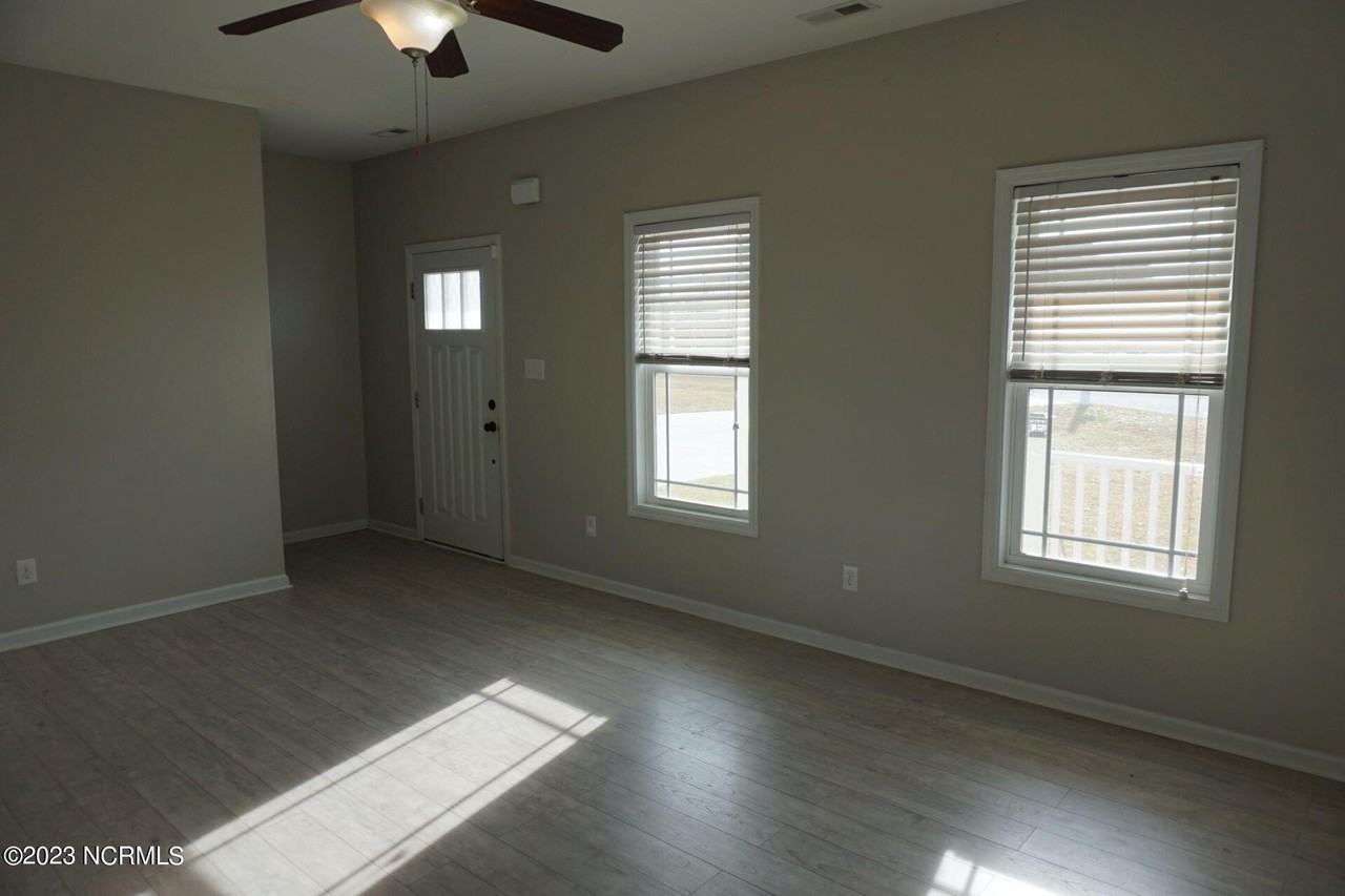 112 High Cottage Ln - Photo 2 of 22