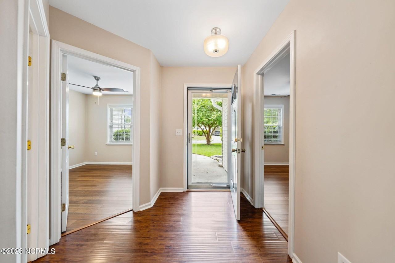 1128 Sunburst Way - Photo 2 of 23