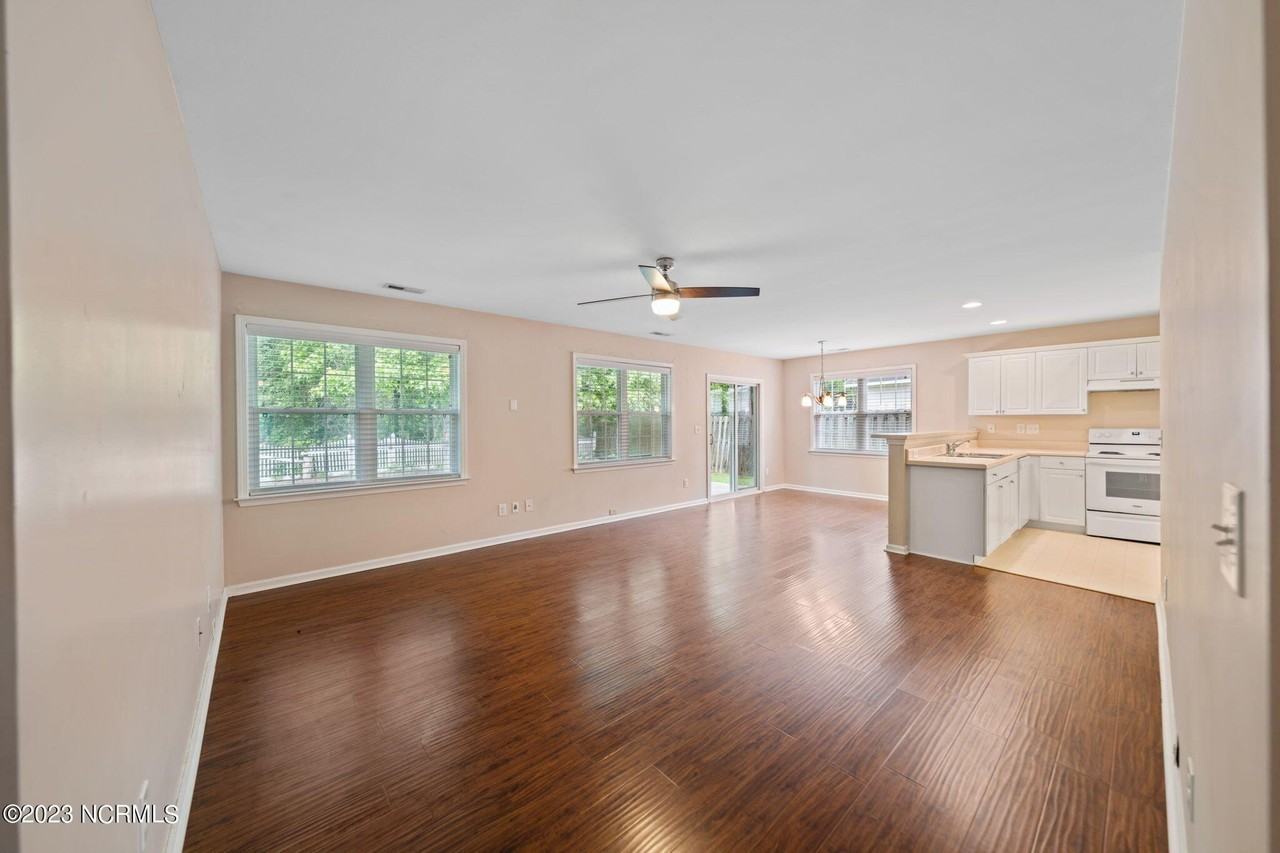 1128 Sunburst Way - Photo 4 of 23