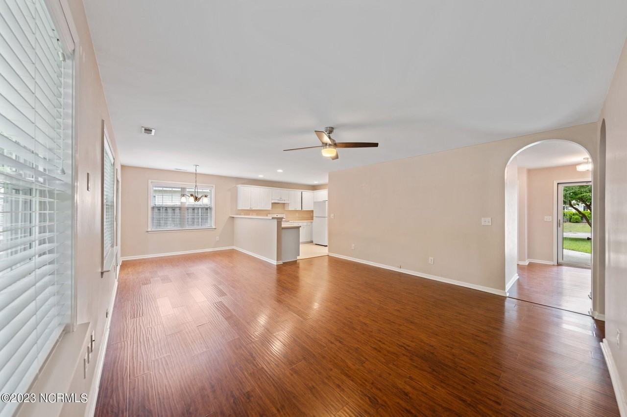 1128 Sunburst Way - Photo 5 of 23