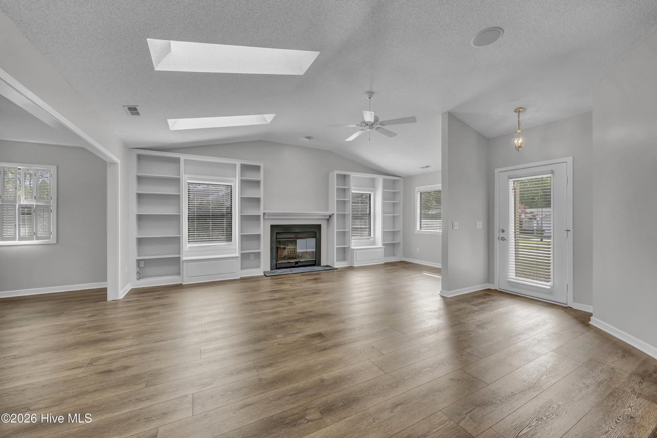 402 Spike Rush Ct - Photo 3 of 37