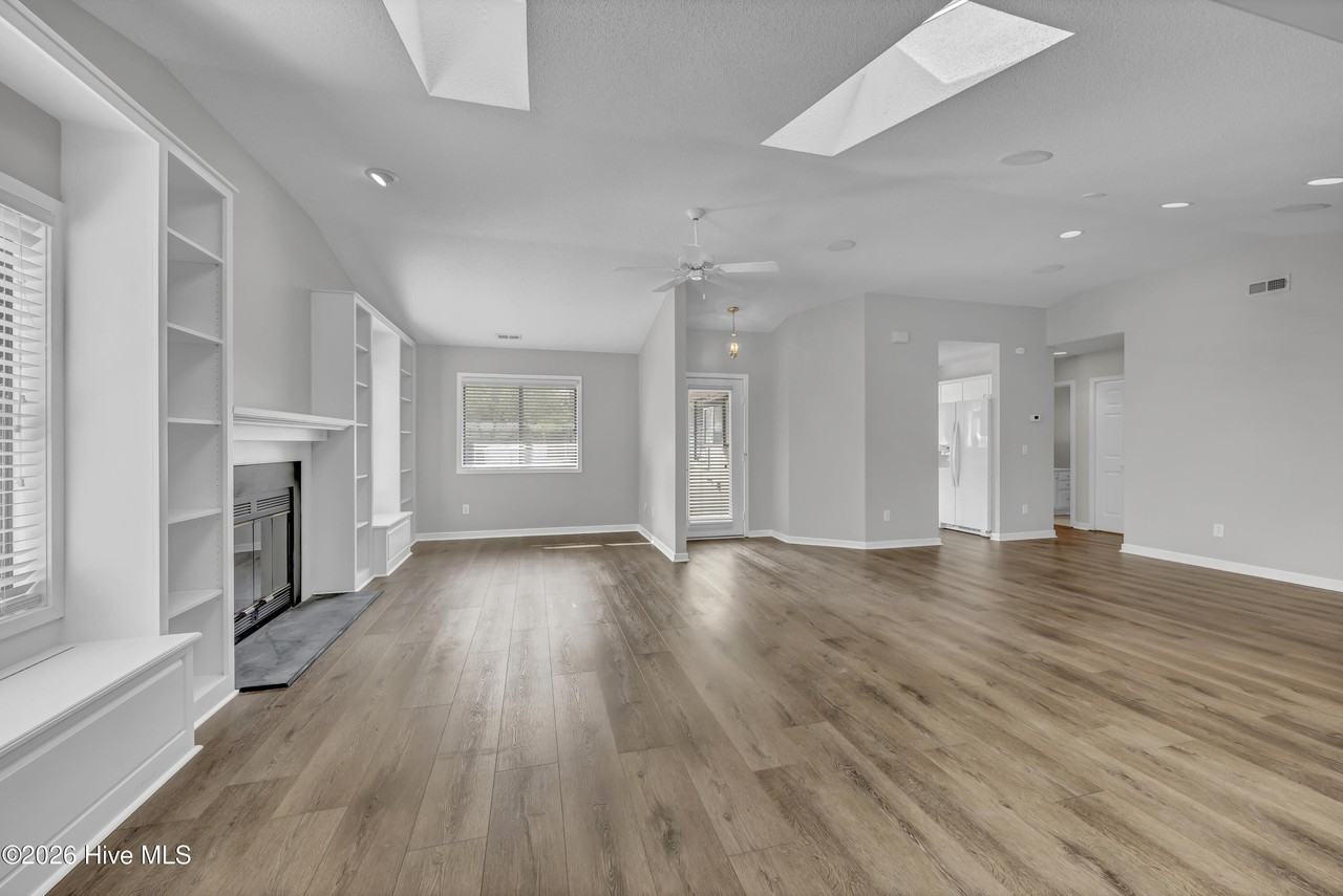 402 Spike Rush Ct - Photo 4 of 37