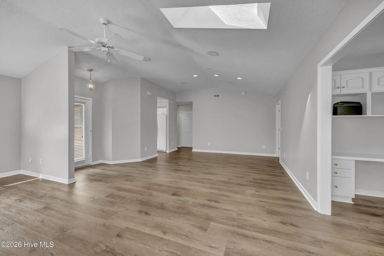 402 Spike Rush Ct - Photo 6 of 37