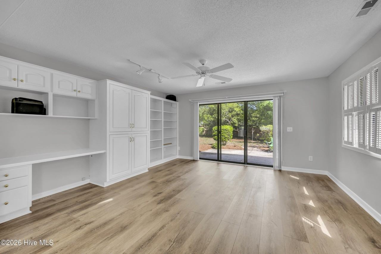 402 Spike Rush Ct - Photo 7 of 37