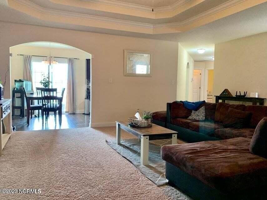 413 Derrick Dr - Photo 4 of 17