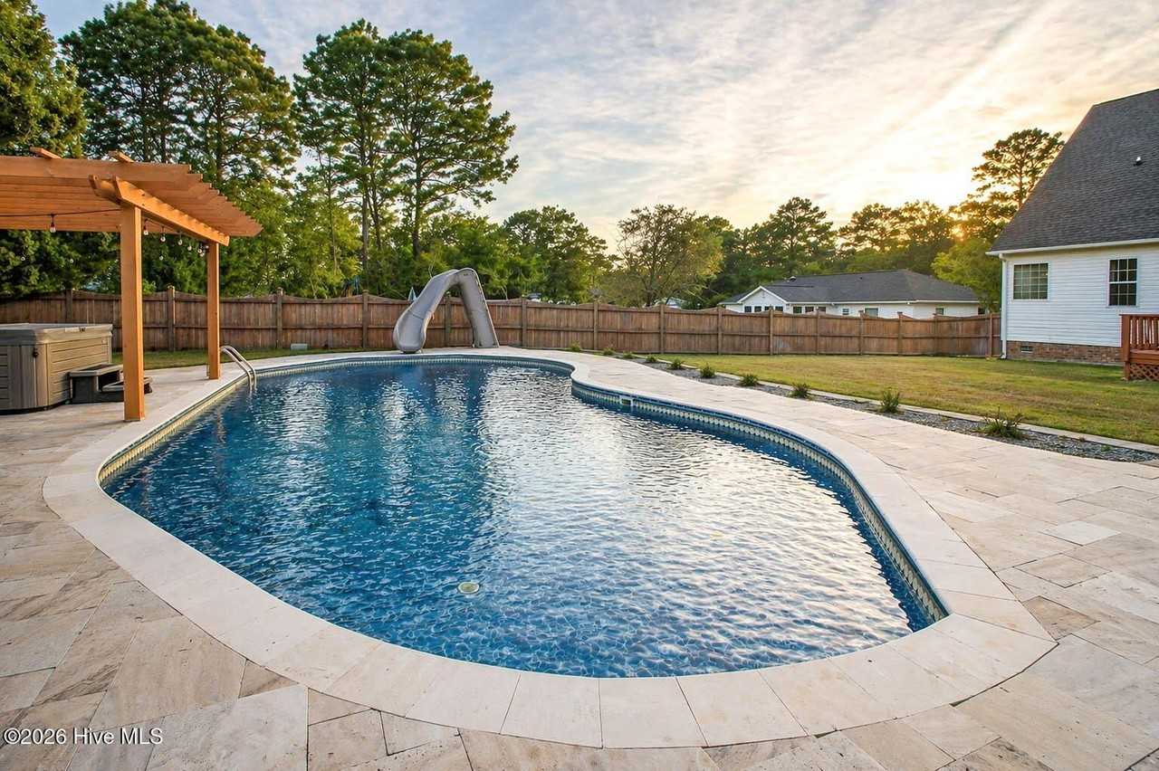 305 Holly Ln - Photo 6 of 41