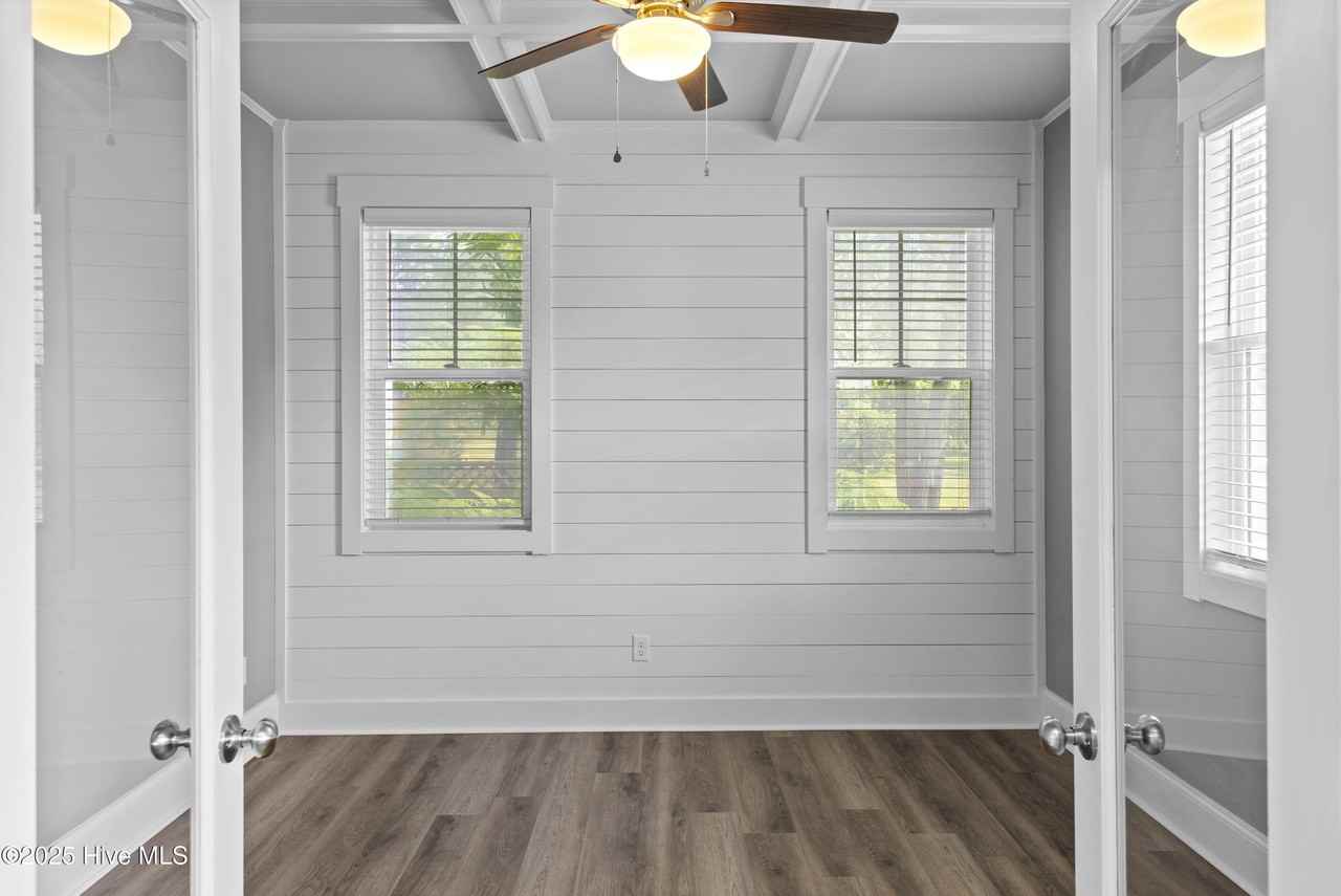 204 Shellbank Dr - Photo 3 of 29