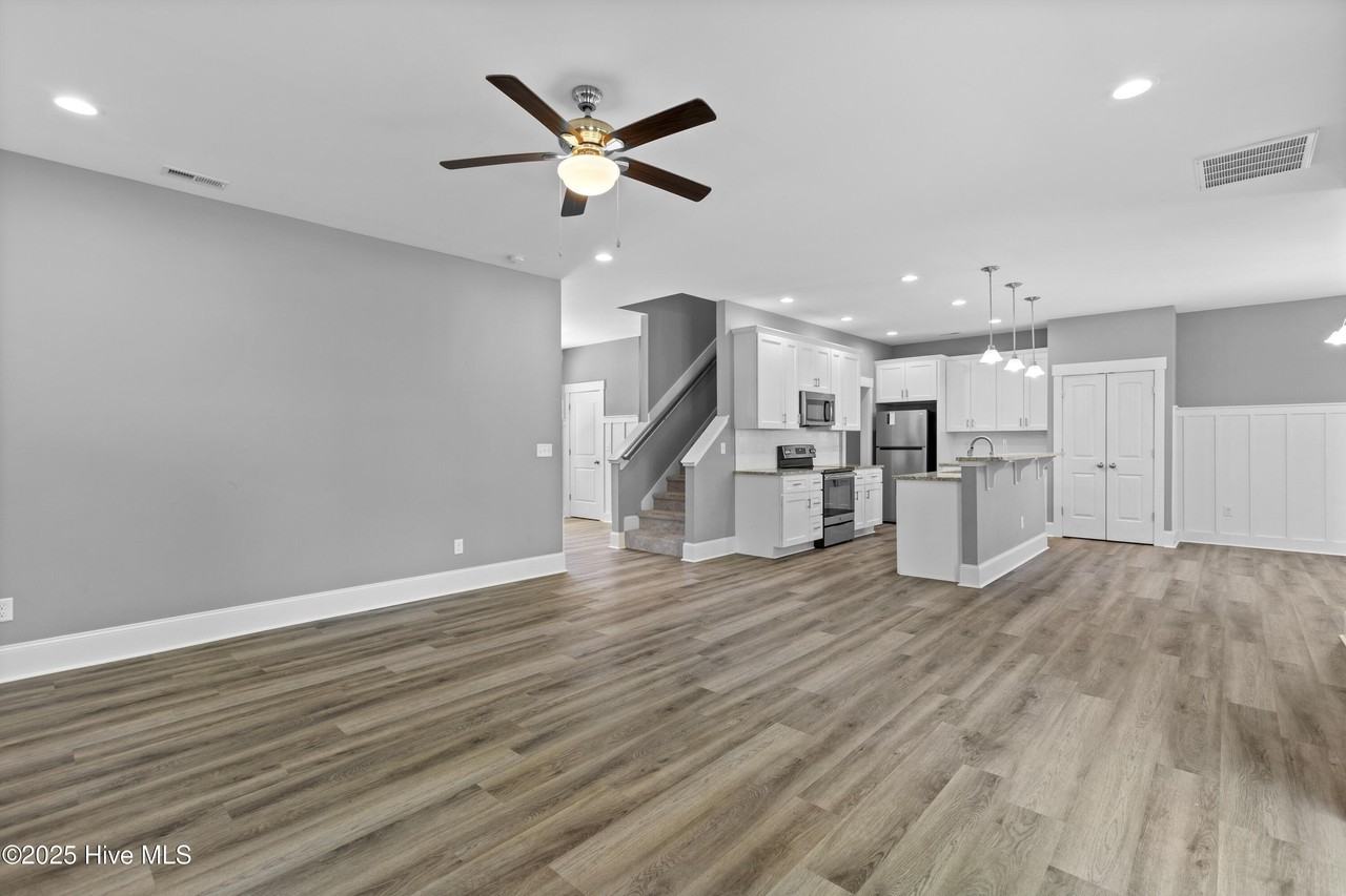 204 Shellbank Dr - Photo 6 of 29