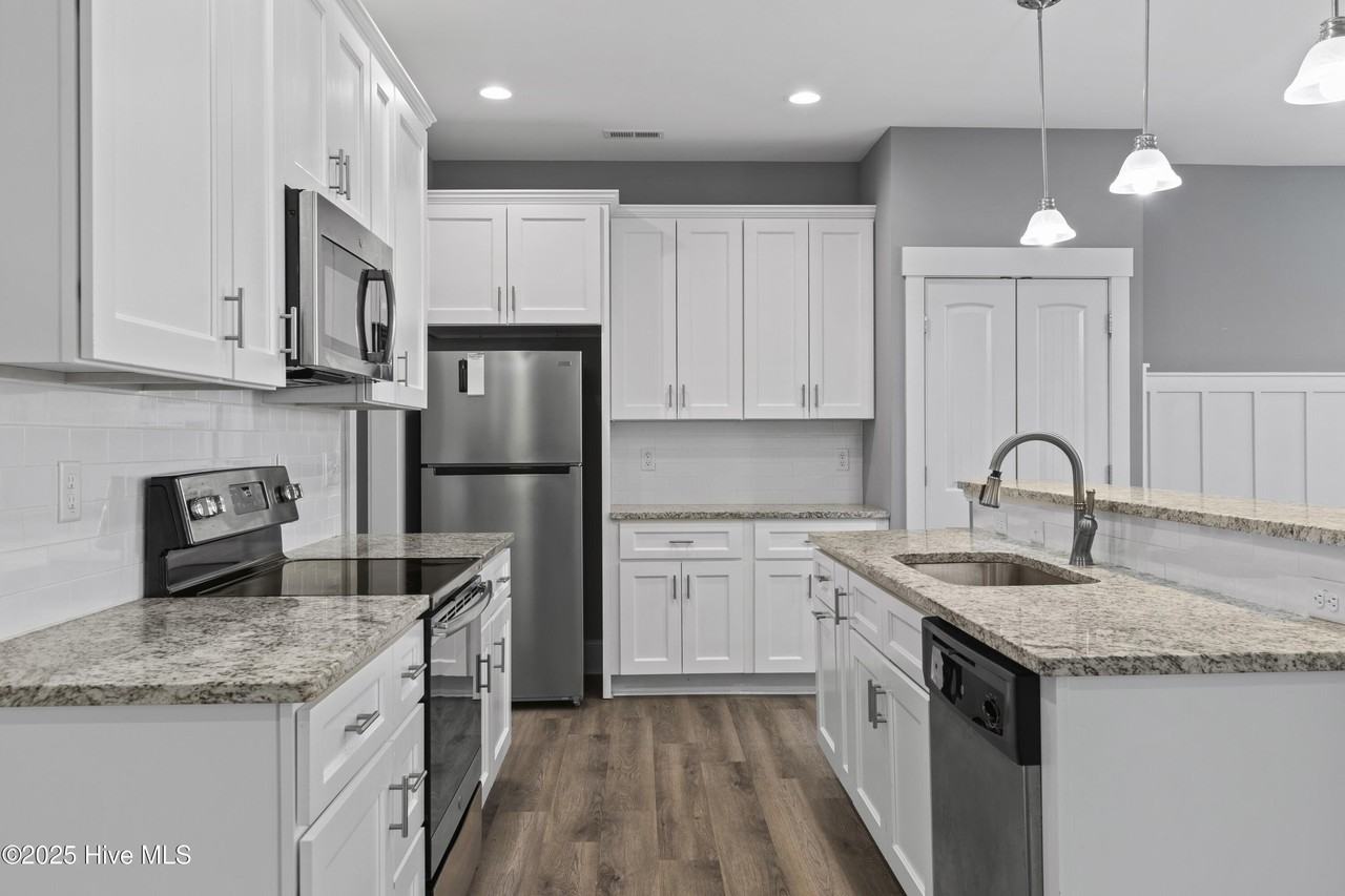 204 Shellbank Dr - Photo 7 of 29