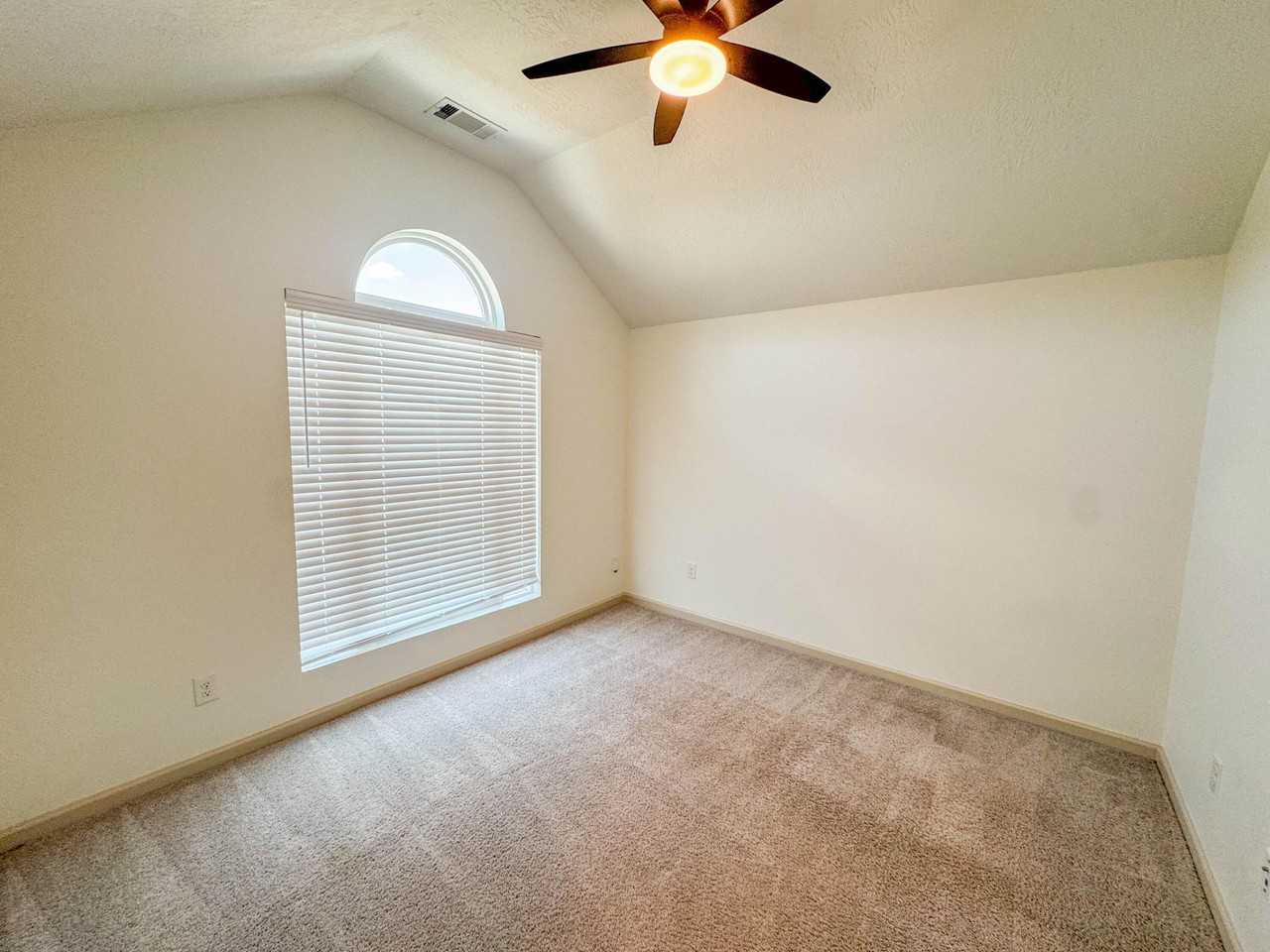 2933 Easton Dr - Photo 7 of 24