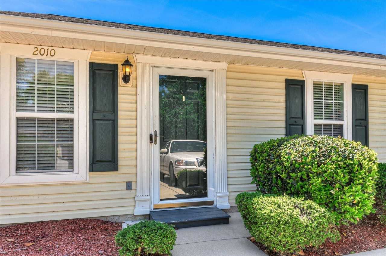 2010 Riviera Dr - Photo 3 of 31