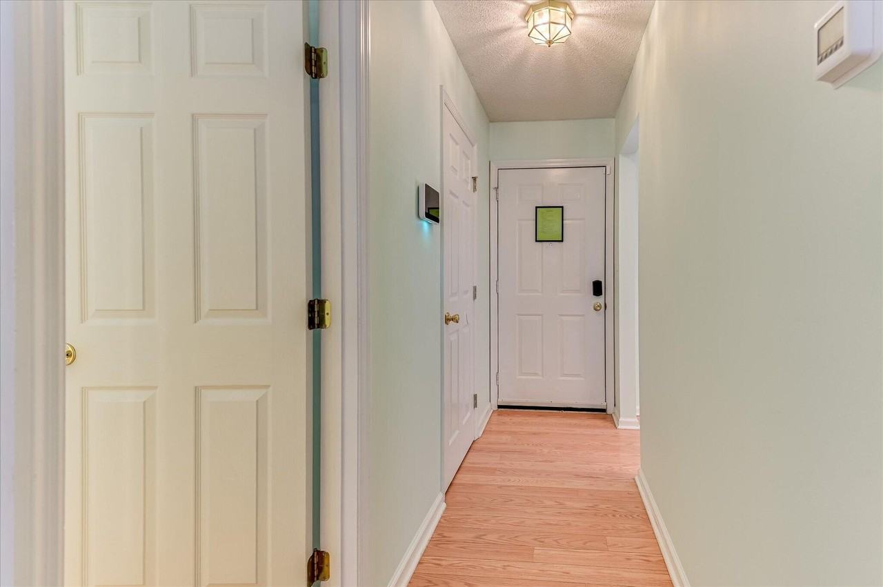 2010 Riviera Dr - Photo 4 of 31