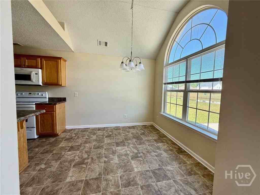 226 Pampas Dr - Photo 5 of 16