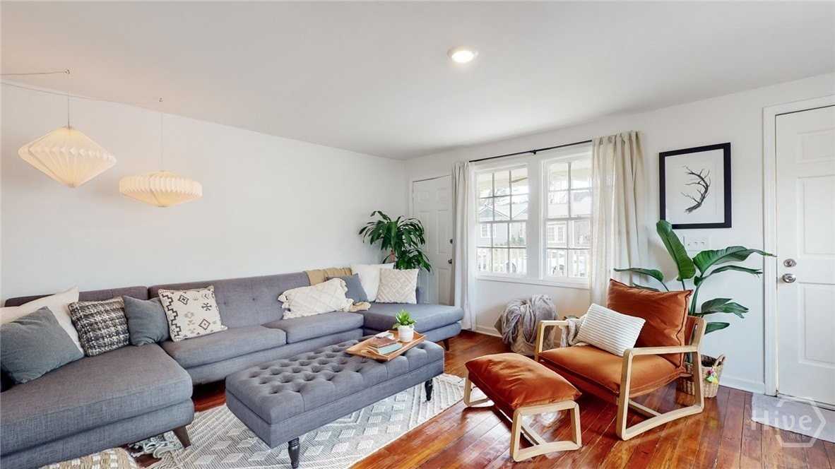 904 E 39th St - Photo 5 of 20