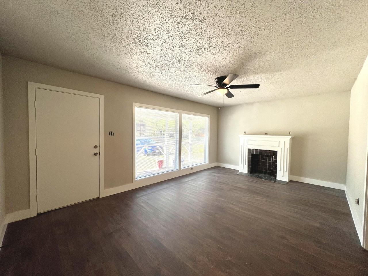 2620 25th St - Photo 4 of 16