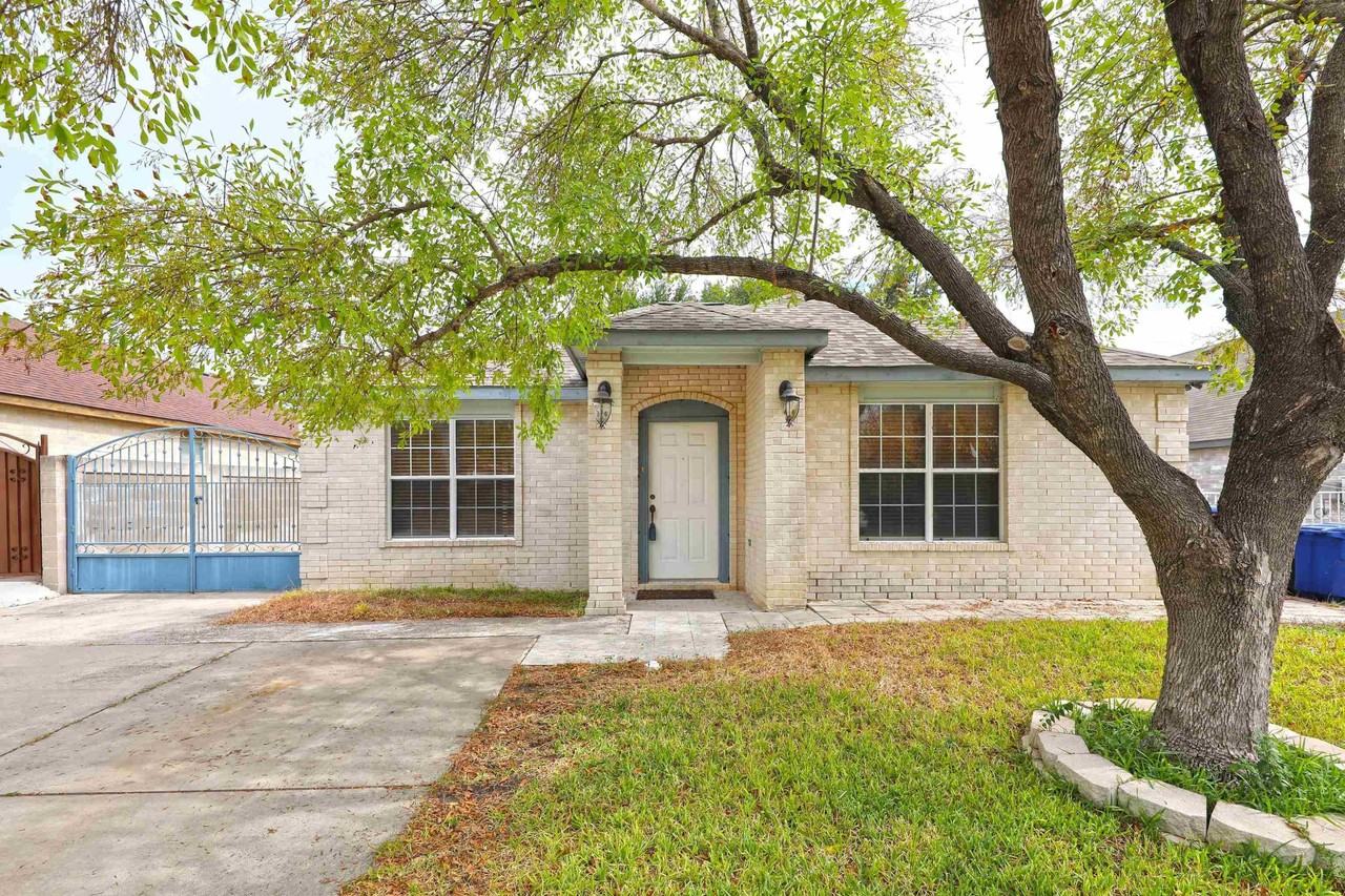 1851 Arctic Ct - Photo 5 of 36