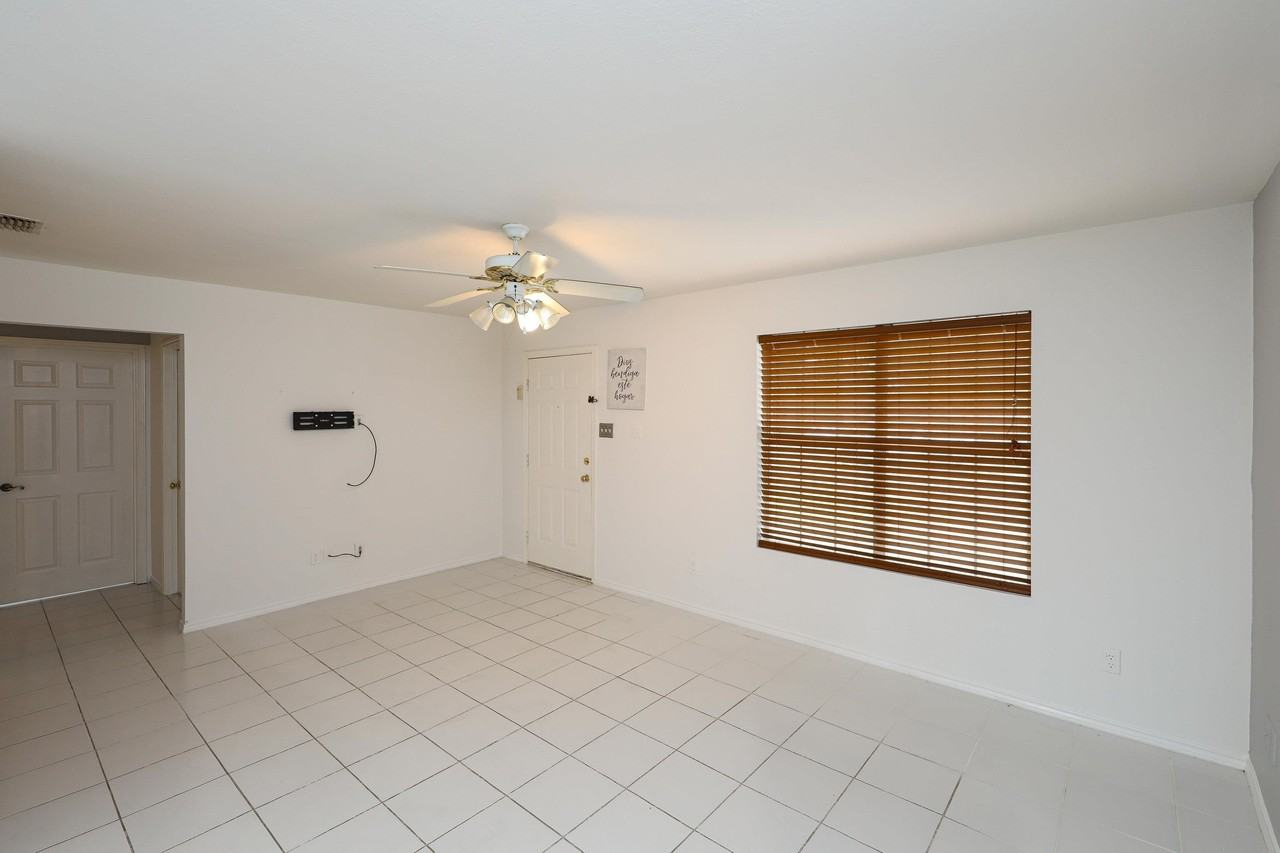 1851 Arctic Ct - Photo 6 of 36