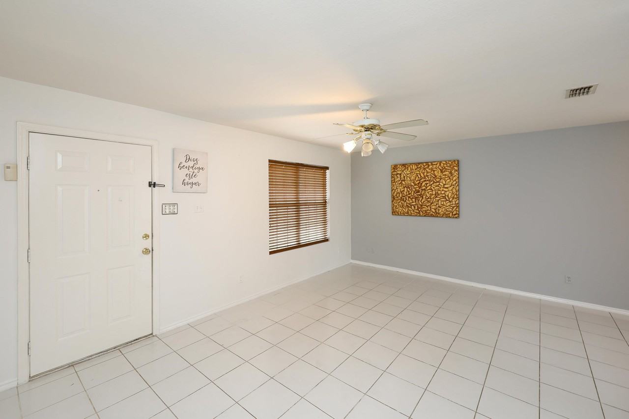 1851 Arctic Ct - Photo 7 of 36