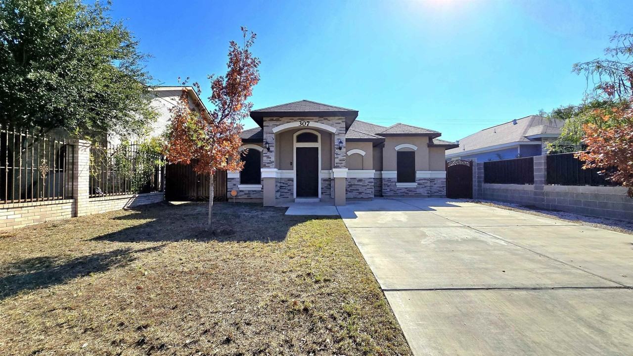 307 Santander Dr - Photo 3 of 17