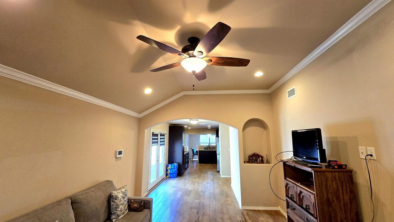 307 Santander Dr - Photo 5 of 17